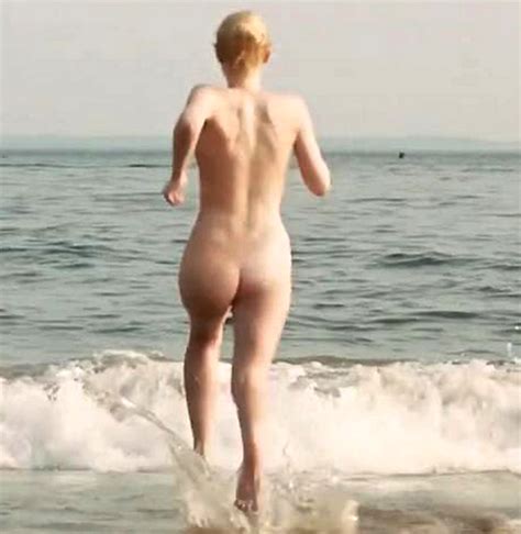 naked dakota fanning in beach babes