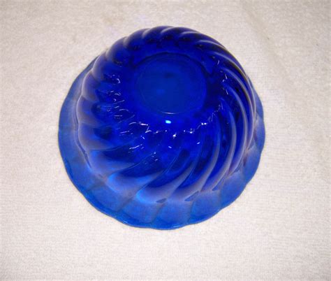 Triple A Resale Cobalt Blue Swirl Glass Bowl