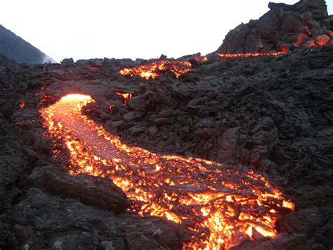 lava flow   volcano wallpapers  images wallpapers pictures