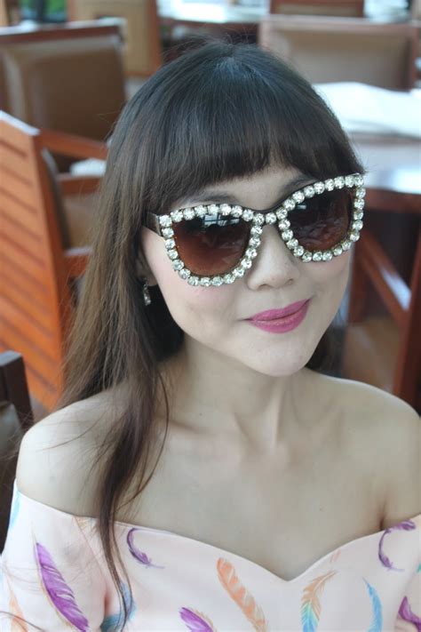 Kee Hua Chee Live Diamond Sunglasses For Sexy Babes Hot