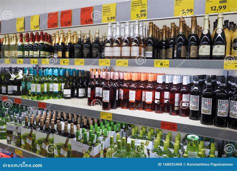aldi discount supermarkt  offenburg deutschland redaktionelles stockfoto bild von kette