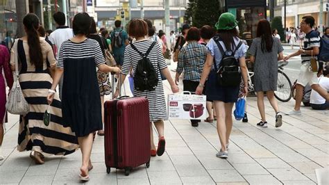 中国出身女性「中国人観光客はマナーが悪くても人前では注意しないで。中国人はすごく“メンツ”を大事にする」 Share News Japan