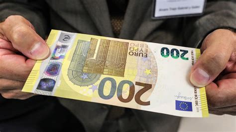 nieuwe biljetten van  en  euro slagje kleiner nos