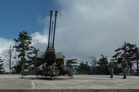 oerlikon gdf   mm twin cannon guarding taiwans anfps  pave paws alert