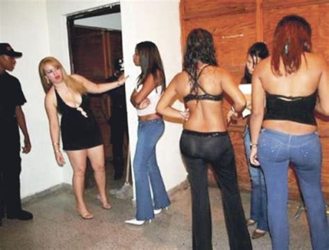 Diario Extra Cubanas Varadas Se Prostituyen En Frontera