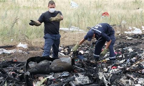 mh17 world s anger at russia grows as bodies pile on to train at crash