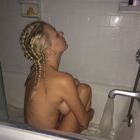 american singer songwriter actress caroline vreeland naked photos