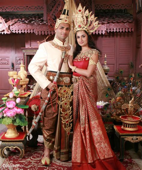 Bride And Groom In Traditional Thailand Wedding Outfits Photo 129470