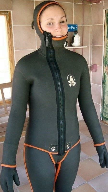 erg mooie duiker leuk 0003002 in 2020 wetsuit girl scuba girl