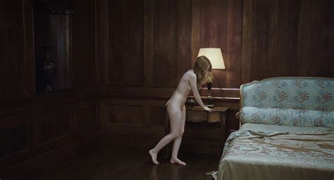 naked emily browning in sleeping beauty i