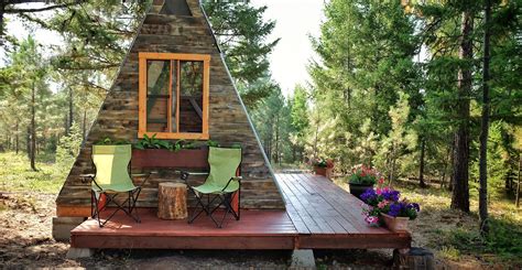 couple builds tiny  frame cabin   weeks