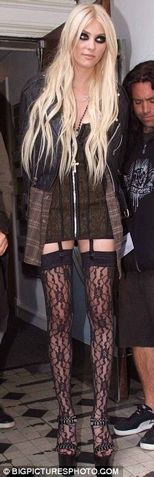 gossip girl s taylor momsen transforms from scruffy biker boots to