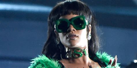 Rihanna Rocks 2015 Iheartradio Music Awards In Versace Green Fur Coat