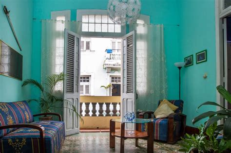 airbnb expands  cuba    listings open  licensed  travelers