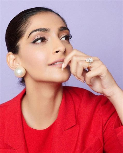 glamorous indian model sonam kapoor latest photoshoot