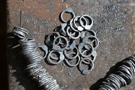 making riveted chainmail    riveted rings ironskin