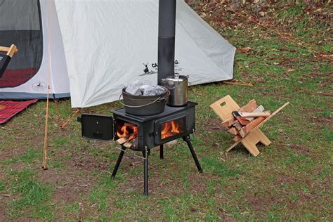 冬キャンプで使うおしゃれな薪ストーブ。選び方のポイントは？ 暖房器具 【be Pal】キャンプ、アウトドア、自然派生活の情報源ビーパル