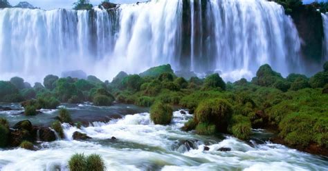 watervallen en gras  de natuur