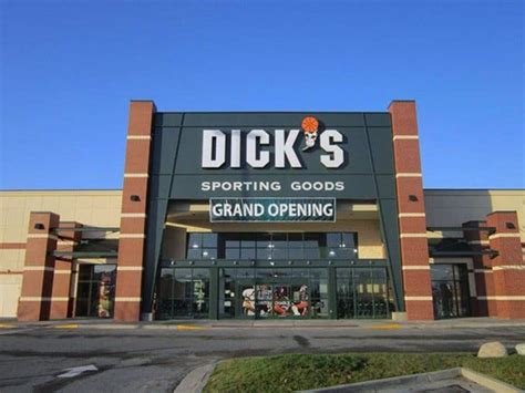 dick s sporting goods stumbles plans to increase discounts