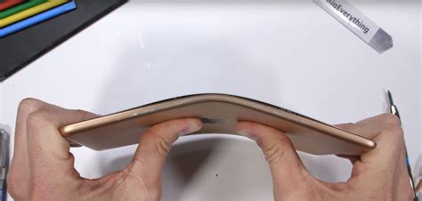 ipad mini  bend test reveals  latest tablet  slightly  durable    ipad pro
