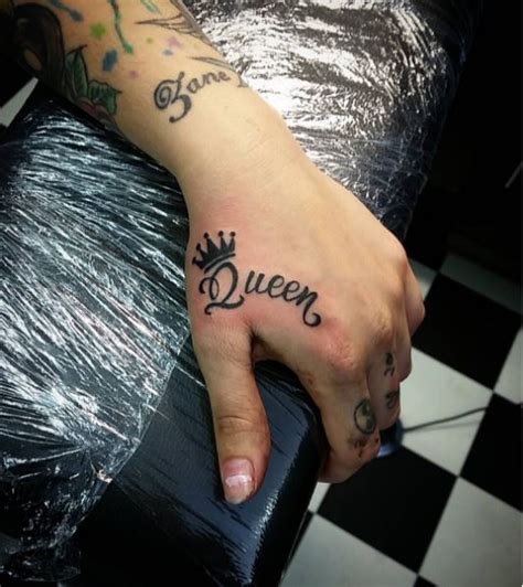 50 Best Queen Tattoos For Women 2020 Crown Spades Heart