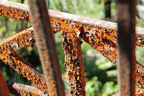 difference  rust  corrosion