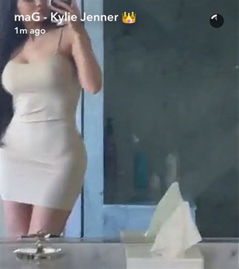 kylie jenner poses up a storm before hosting thanksgiving for kardashian clan daily mail online