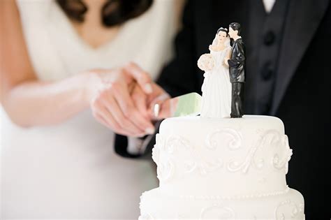 5 fun and yummy things to do with your leftover wedding cake huffpost