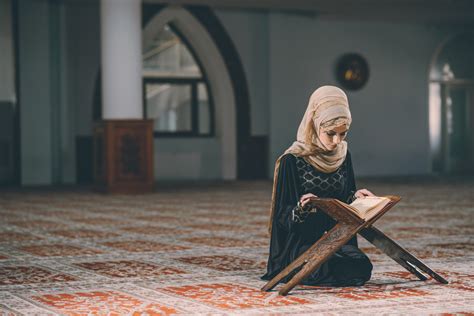 muslim woman reading quran woman reading best friend
