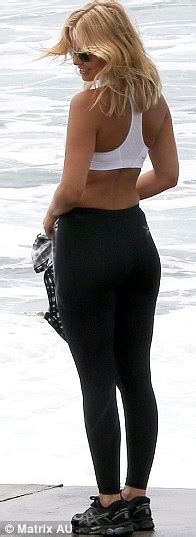 Lara Bingle Has For A Seaside Workout With Her Brother Daily Mail Online