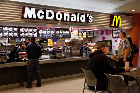 mcdonalds  raise pay  franchises  feel  pressure