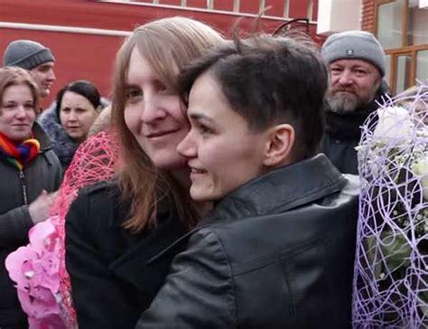Defiant Russian Lesbians Use Loophole To Get Legally Married Qnews