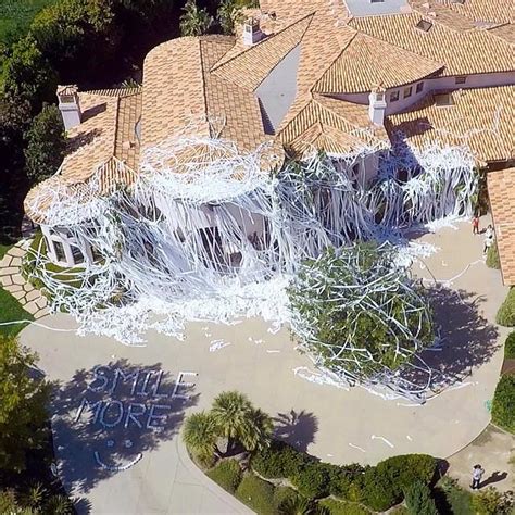 crazy toilet paper prank targets howie mandel s mansion fox31 denver