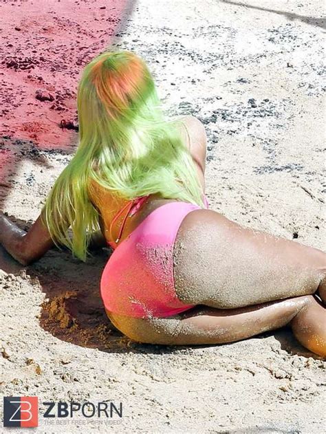 Nicki Minaj Wears A Pinkish Bikin Zb Porn