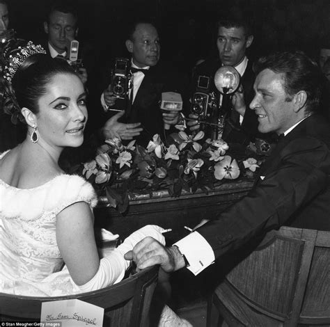 rare elizabeth taylor photos with james dean and richard burton to go on display daily mail online