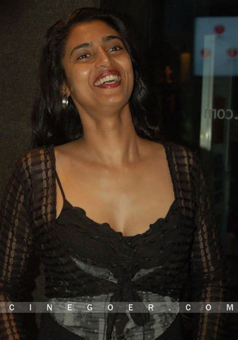 Wallpaper Cute Tamil Actress Kasturi Hot Romantic Scene