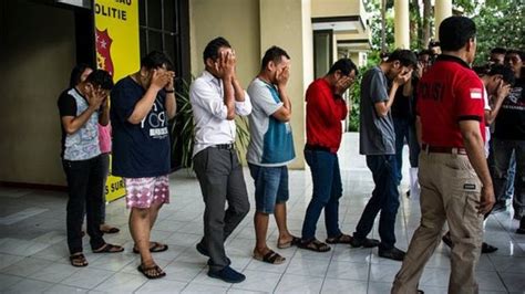 indonesian police arrest 141 men over gay sex party
