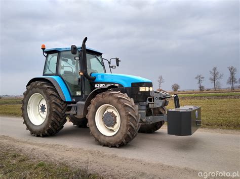 zdjecie traktor  holland  id galeria rolnicza agrofoto