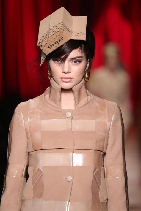 Kendall Jenner Flaunts Cardboard Box On Runway At Fashion