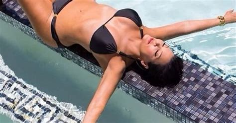 kris jenner shows off her bikini body in sexy instagram photo