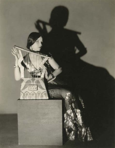 stunning portrait photos of louise brooks in “the canary murder case