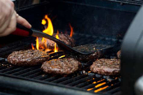 bbq burgers feed  hungry hordes   holidays