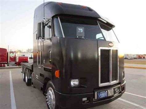 peterbilt   sleeper semi trucks