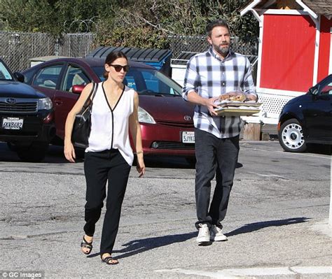 ben affleck takes daughter violet out for ice cream in la