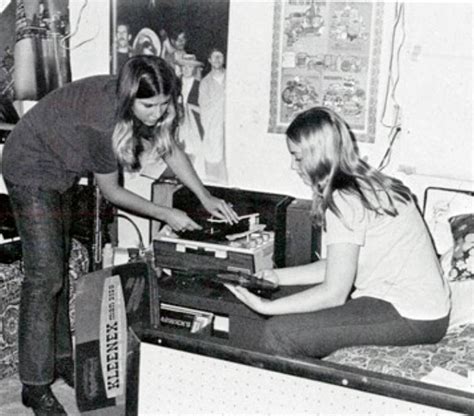 Inside College Dorm Rooms From The 1970s Flashbak