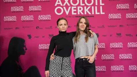 kino film kritik zu axolotl overkill party sex und einsamkeit