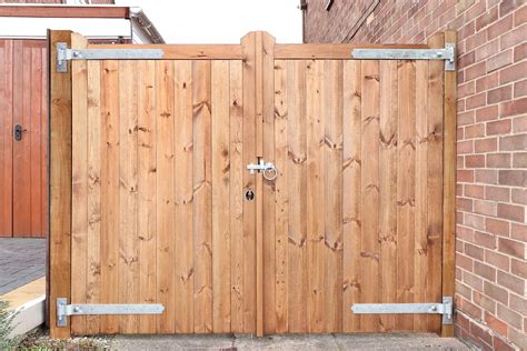 build  double fence gate buildeazy