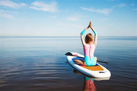 paddle yoga tout ce quil faut savoir pour se lancer atout nautic