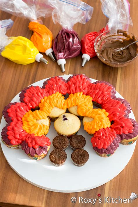 Thanksgiving Turkey Cupcake Cake Roxy S Kitchen