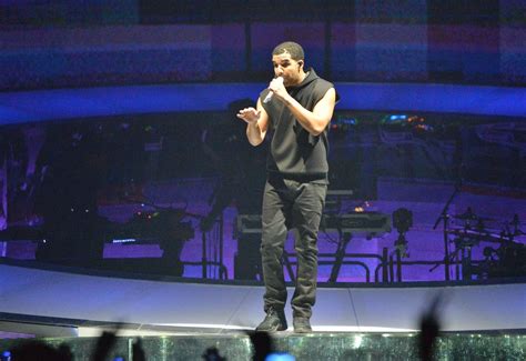 Drake On Stage At Phones 4u Arena Manchester Evening News